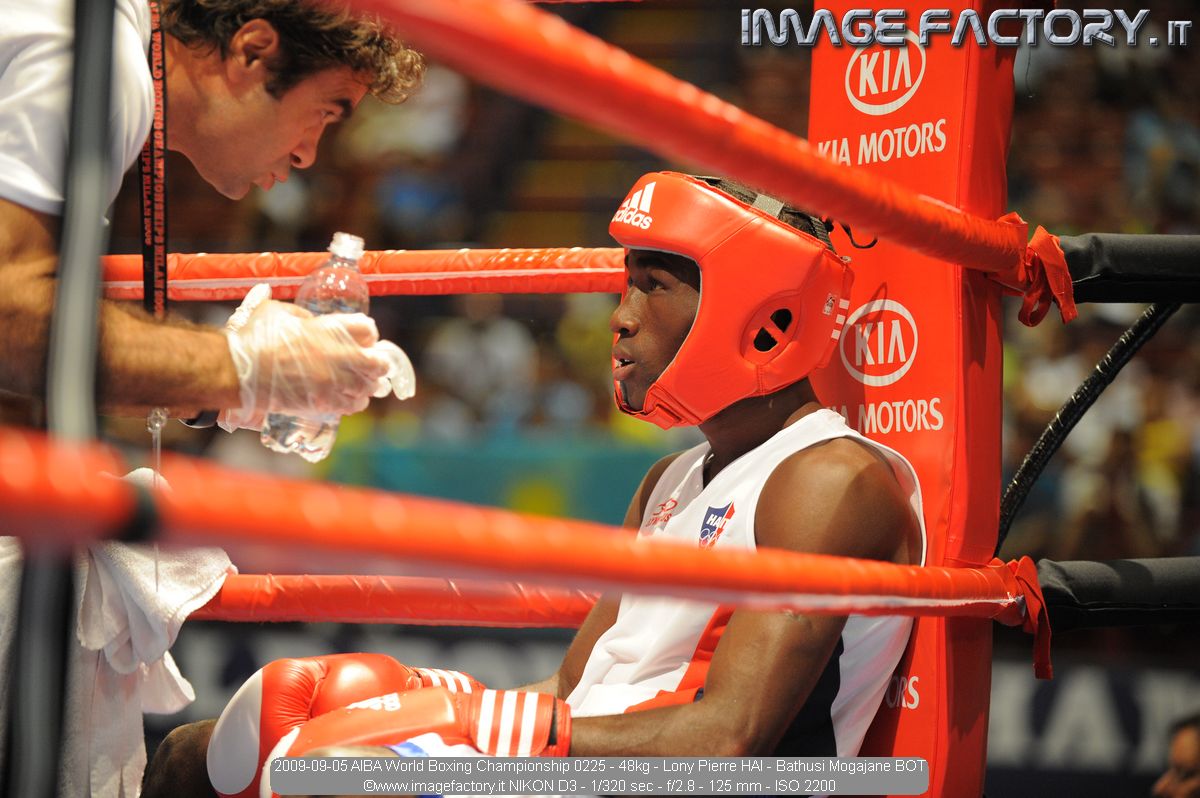 2009-09-05 AIBA World Boxing Championship 0225 - 48kg - Lony Pierre HAI - Bathusi Mogajane BOT